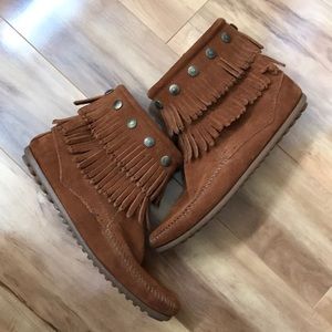 Minnetonka double fringe moccasins